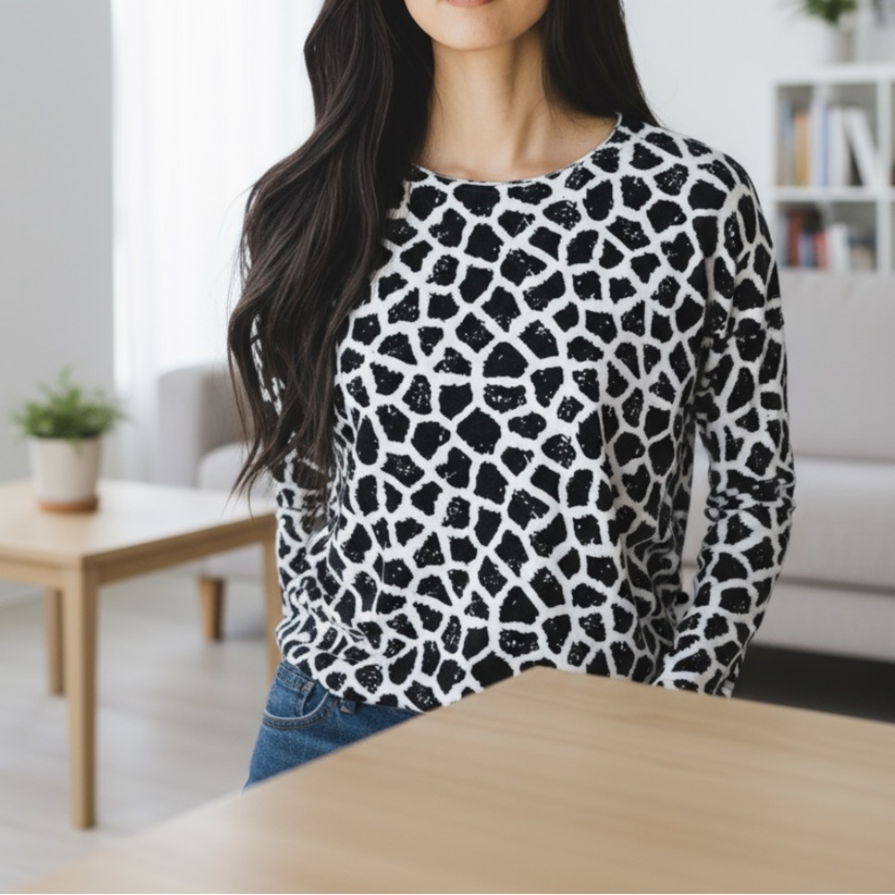 KOKUN bamboo & cashmere cream/black giraffe print  fine knit sweater size xs